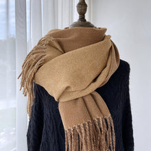 Laden Sie das Bild in den Galerie-Viewer, Solid Color Tassel Scarf and Poncho
