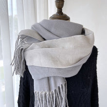 Laden Sie das Bild in den Galerie-Viewer, Solid Color Tassel Scarf and Poncho