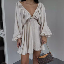 Cargar imagen en el visor de la galería, Deep V Neck Long Sleeve Mini Dress