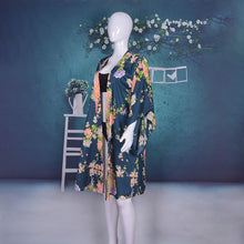 Laden Sie das Bild in den Galerie-Viewer, Long Printed Floral Dot Quarter Sleeve Loose Kimono Beachwear Cover Up