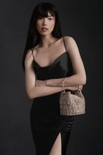 Carica l'immagine nel visualizzatore di Gallery, Abito da sera lungo da damigella d'onore in raso con spalline sottili e spacco alto sulla coscia