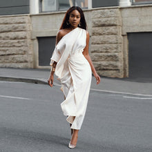 Carica l'immagine nel visualizzatore di Gallery, Abito da sera in raso con spacco asimmetrico e monospalla