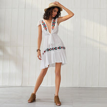Carica l'immagine nel visualizzatore di Gallery, Vestito da donna con scollo a V profondo e sexy in stile bohémien con ricamo floreale