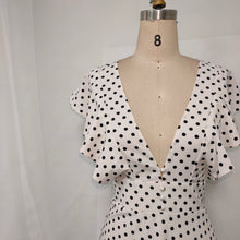 Carica l'immagine nel visualizzatore di Gallery, Mini abito a pois con volant da donna, abito sexy a maniche corte