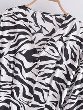 Carica l'immagine nel visualizzatore di Gallery, Abito casual midi monopetto con scollo a V e cintura, stampa zebrata, autunno 2022