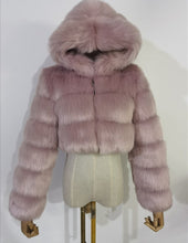 Carica l'immagine nel visualizzatore di Gallery, Cappotto corto con cappuccio in pelliccia di volpe sintetica intrecciata