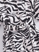 Carica l'immagine nel visualizzatore di Gallery, Abito casual midi monopetto con scollo a V e cintura, stampa zebrata, autunno 2022