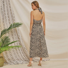 Carica l'immagine nel visualizzatore di Gallery, abito lungo sexy con stampa leopardata, senza maniche e scollo a V e schiena scoperta