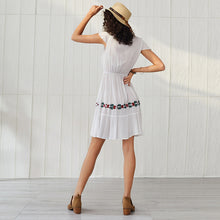 Carica l'immagine nel visualizzatore di Gallery, Vestito da donna con scollo a V profondo e sexy in stile bohémien con ricamo floreale