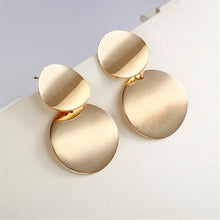 Cargar imagen en el visor de la galería, Cool Vintage Metal Geommetrical Big Circle Stud Earrings