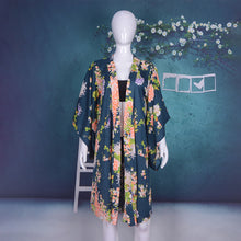 Laden Sie das Bild in den Galerie-Viewer, Long Printed Floral Dot Quarter Sleeve Loose Kimono Beachwear Cover Up