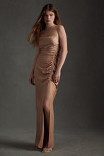 Carica l'immagine nel visualizzatore di Gallery, Abito da sera lungo da damigella d'onore in raso con spalline sottili e spacco alto sulla coscia
