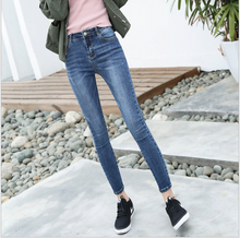 Carica l'immagine nel visualizzatore di Gallery, jeans elasticizzati slub da donna