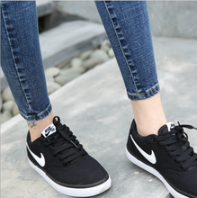 Carica l'immagine nel visualizzatore di Gallery, jeans elasticizzati slub da donna