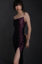 Carica l'immagine nel visualizzatore di Gallery, Abito da sera lungo da damigella d'onore in raso con spalline sottili e spacco alto sulla coscia