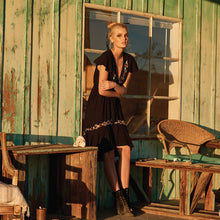 Carica l'immagine nel visualizzatore di Gallery, Vestito da donna con scollo a V profondo e sexy in stile bohémien con ricamo floreale