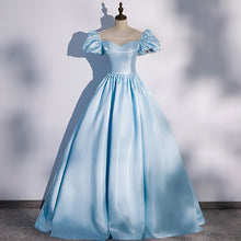 Laden Sie das Bild in den Galerie-Viewer, Satin Puff Sleeve Performance Dress
