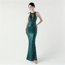 Cargar imagen en el visor de la galería, Halter Neck Sequin Evening Dress
