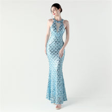 Cargar imagen en el visor de la galería, Halter Neck Sequin Evening Dress
