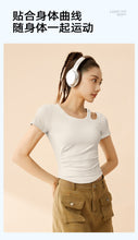 画像をギャラリービューアに読み込む, Short Sleeve Cutout Ruched Athletic Tee
