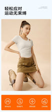 画像をギャラリービューアに読み込む, Short Sleeve Cutout Ruched Athletic Tee
