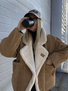 オーバーサイズの暖かいヴィンテージウールシェルパコート