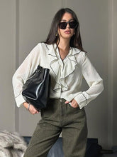 Charger l&#39;image dans la galerie, OL Contrast Ruffle V Neck Blouse
