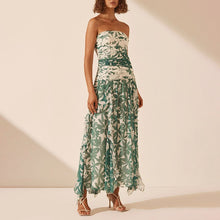 画像をギャラリービューアに読み込む, Printed Strapless Ruched Chiffon Maxi Dress
