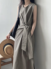 画像をギャラリービューアに読み込む, Belted Sleeveless A Line Tea Dress
