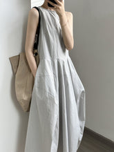 画像をギャラリービューアに読み込む, Sleeveless Bud Flared Midi Dress
