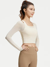 Laden Sie das Bild in den Galerie-Viewer, Women&#39;s Long Sleeve Workout Shirts - Breathable Mesh Yoga Top Built in Bra Slim Fit Athletic Wear
