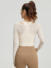 Laden Sie das Bild in den Galerie-Viewer, Women&#39;s Long Sleeve Workout Shirts - Breathable Mesh Yoga Top Built in Bra Slim Fit Athletic Wear
