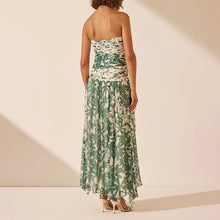 画像をギャラリービューアに読み込む, Printed Strapless Ruched Chiffon Maxi Dress
