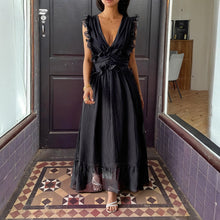 Charger l&#39;image dans la galerie, Deep V Neck Frilled Midi Dress
