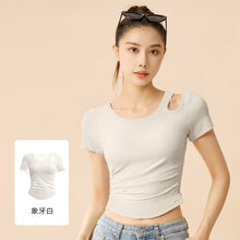 画像をギャラリービューアに読み込む, Short Sleeve Cutout Ruched Athletic Tee
