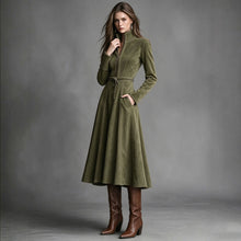 Laden Sie das Bild in den Galerie-Viewer, 2026 New Women's Vintage Suede Long Dress, Elegant Zip Front Fitted Waist Tie Long Dress for Fall Winter
