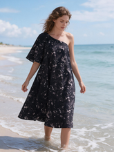 Carica l'immagine nel visualizzatore di Gallery, Abito casual da spiaggia oversize svasato con monospalla e maniche corte tie-dye
