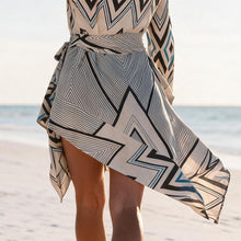 Laden Sie das Bild in den Galerie-Viewer, High End Cupro Plaid Beach Cover Up Casual Outerwear Jacket With Sashes
