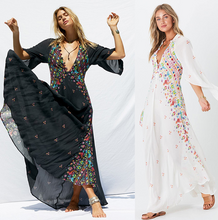 Laden Sie das Bild in den Galerie-Viewer, three-quarter sleeve V-neck floral bohemian dress
