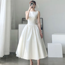 Load image into Gallery viewer, Simple Sleeveless Light Wedding Dress 2022 New Design Satin Long Graduation Travel Shooting Civil Wedding Gown
