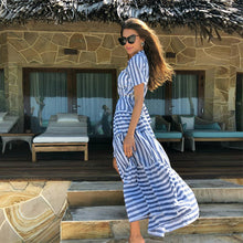 Laden Sie das Bild in den Galerie-Viewer, Short Sleeve Striped Flare Midi Dress
