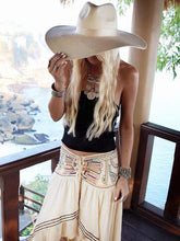 Laden Sie das Bild in den Galerie-Viewer, Pretty embroidered beading muslim ethnic style indian beach skirt
