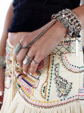 Laden Sie das Bild in den Galerie-Viewer, Pretty embroidered beading muslim ethnic style indian beach skirt
