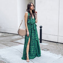 Laden Sie das Bild in den Galerie-Viewer, Tropical Leaf  V-neck Sleeveless Maxi Boho Dress
