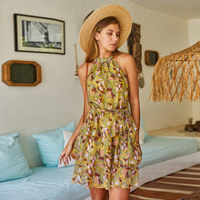 Laden Sie das Bild in den Galerie-Viewer, Floral Halter Neck Ruffle Mini Dress with Belt
