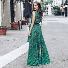 Laden Sie das Bild in den Galerie-Viewer, Tropical Leaf  V-neck Sleeveless Maxi Boho Dress
