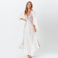 Laden Sie das Bild in den Galerie-Viewer, three-quarter sleeve V-neck floral bohemian dress
