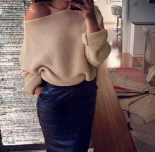 Laden Sie das Bild in den Galerie-Viewer, Popular Sloping Shoulder Woolen Pullover Short Sweater For Ladies
