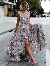 Laden Sie das Bild in den Galerie-Viewer, sleeveless floral maxi flowy slit boho dress
