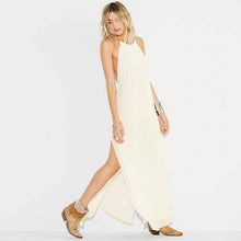 Laden Sie das Bild in den Galerie-Viewer, Halter neck split maxi backless dress
